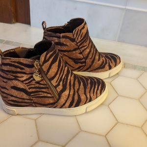 Girls Vince Camuto size 2 bootie